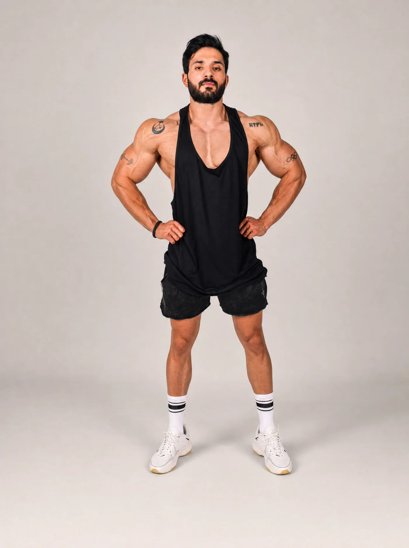 USA Fitness Atlet Dagger — stüdyo çekimi
