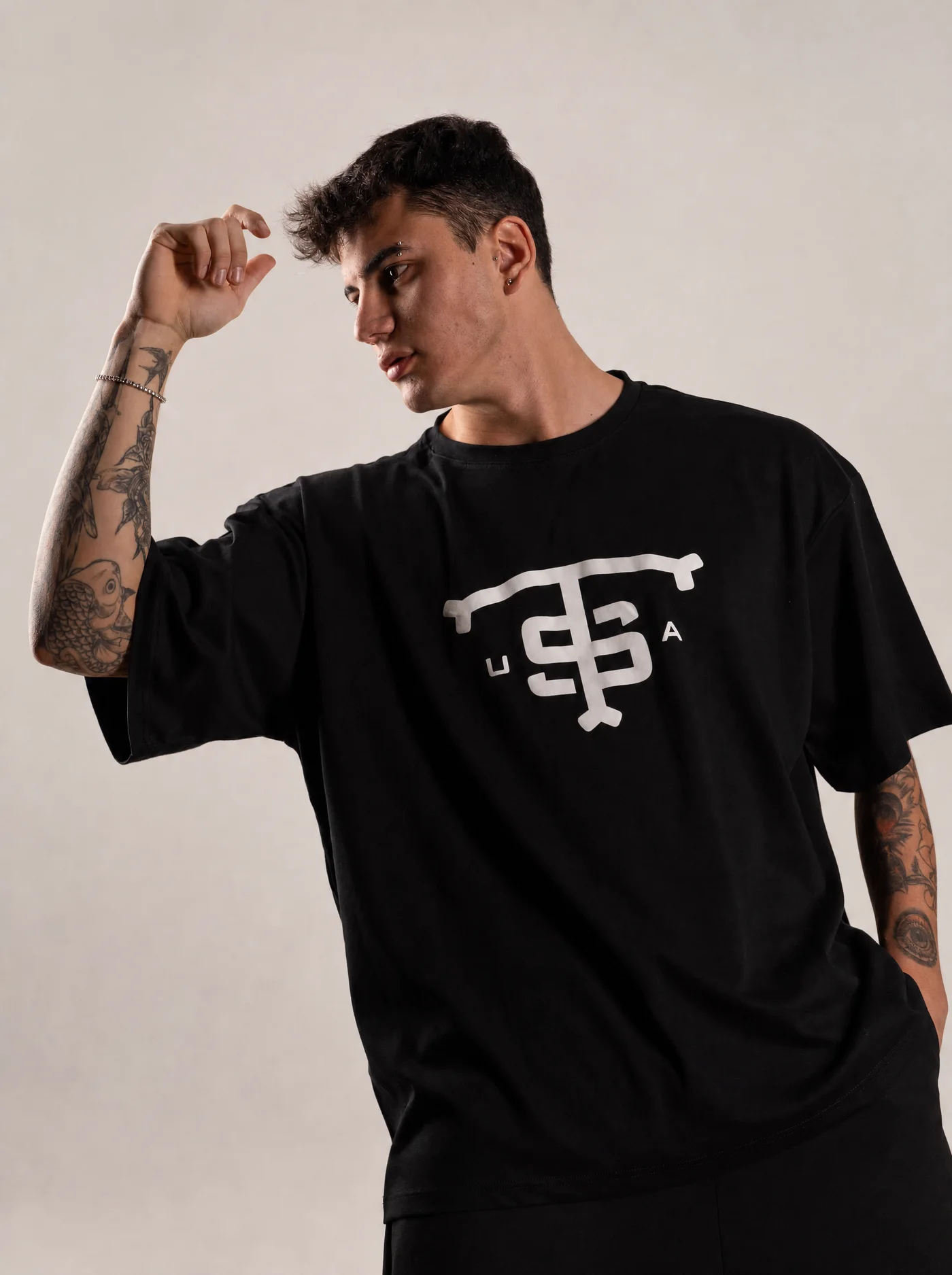 USA Oversize T-Shirt B — stüdyo çekimi