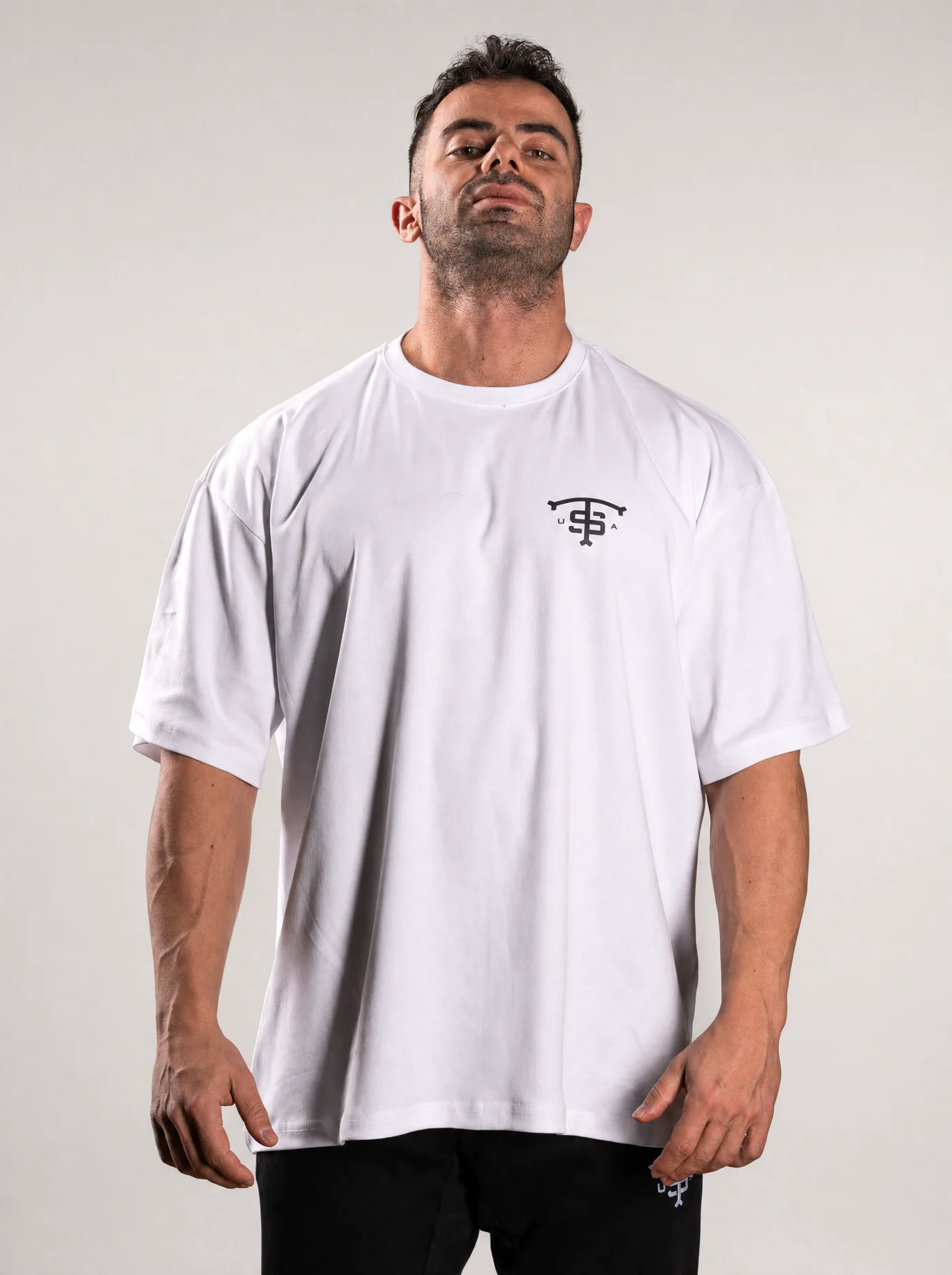 USA Oversize T-Shirt K — stüdyo çekimi